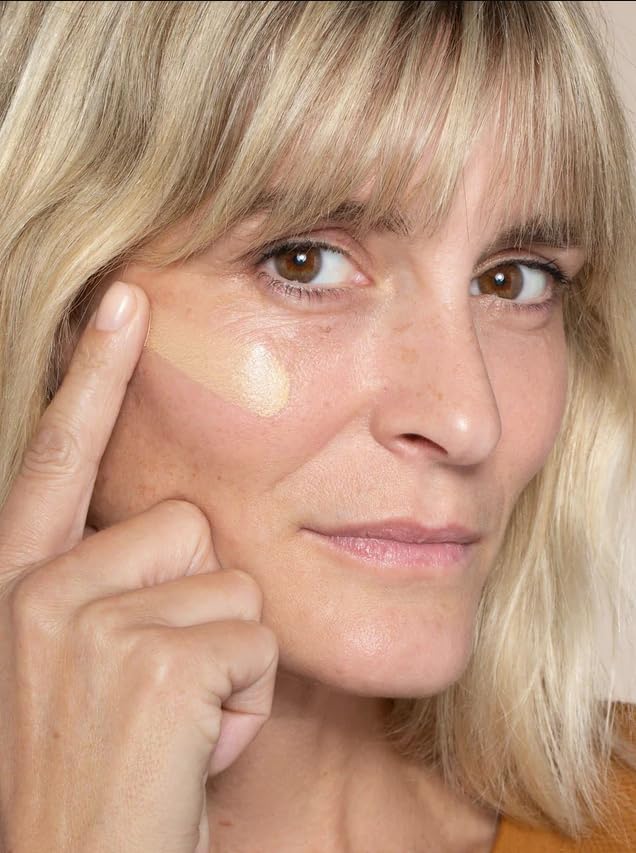 ILIA - Super Serum Skin Tint SPF 40 | Non-Comedogenic, Vegan, Lightweight to Help Against Blue Light, + Pollution while Hydrating, Smoothing, + Refining (Formosa ST4, 1 fl oz | 30 ml)