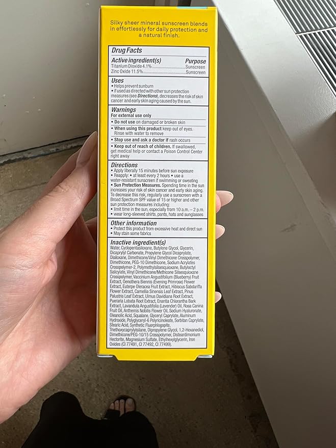 Bliss Block Star SPF 30 Invisible Daily Tinted Sunscreen with Zinc Oxide, Sunscreen & Makeup Primer - 100% Mineral Broad Spectrum Sunscreen with Titanium Dioxide and Antioxidant Blend,- 1.4 fl oz.