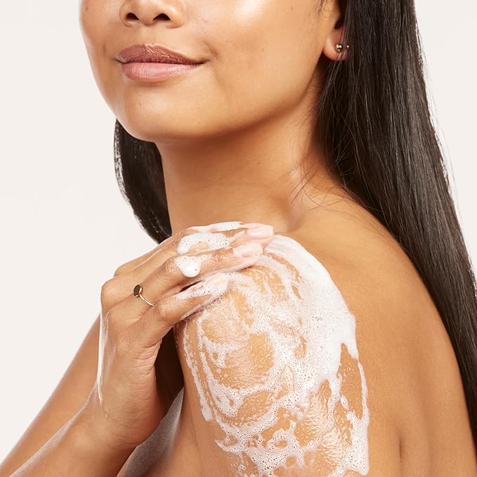 Olay Body Wash for Women, Fresh Radiance, Refreshing & Renewing, Made with Plant Based Cleansers, B3 Botanical Complex, For All Skin Types, Cucumber & Aloe Water Scent, 22 fl oz (Pack of 4)