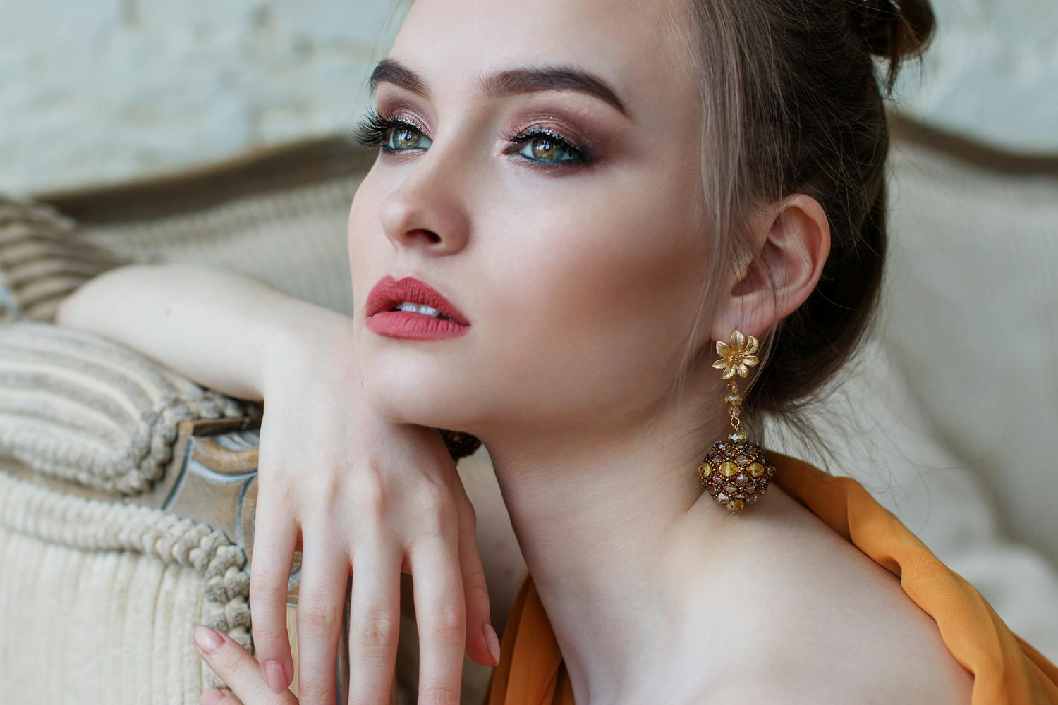 Lumiskin-foundation-and-concealer-for-flawless-makeup-look