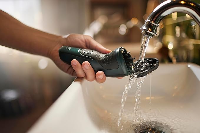 Philips Norelco Shaver 2600 Series, Wet and Dry Electric Shaver, Pop-up Trimmer, P-Cap, Travel Pouch, Dark Forest Green, Model X3052/91
